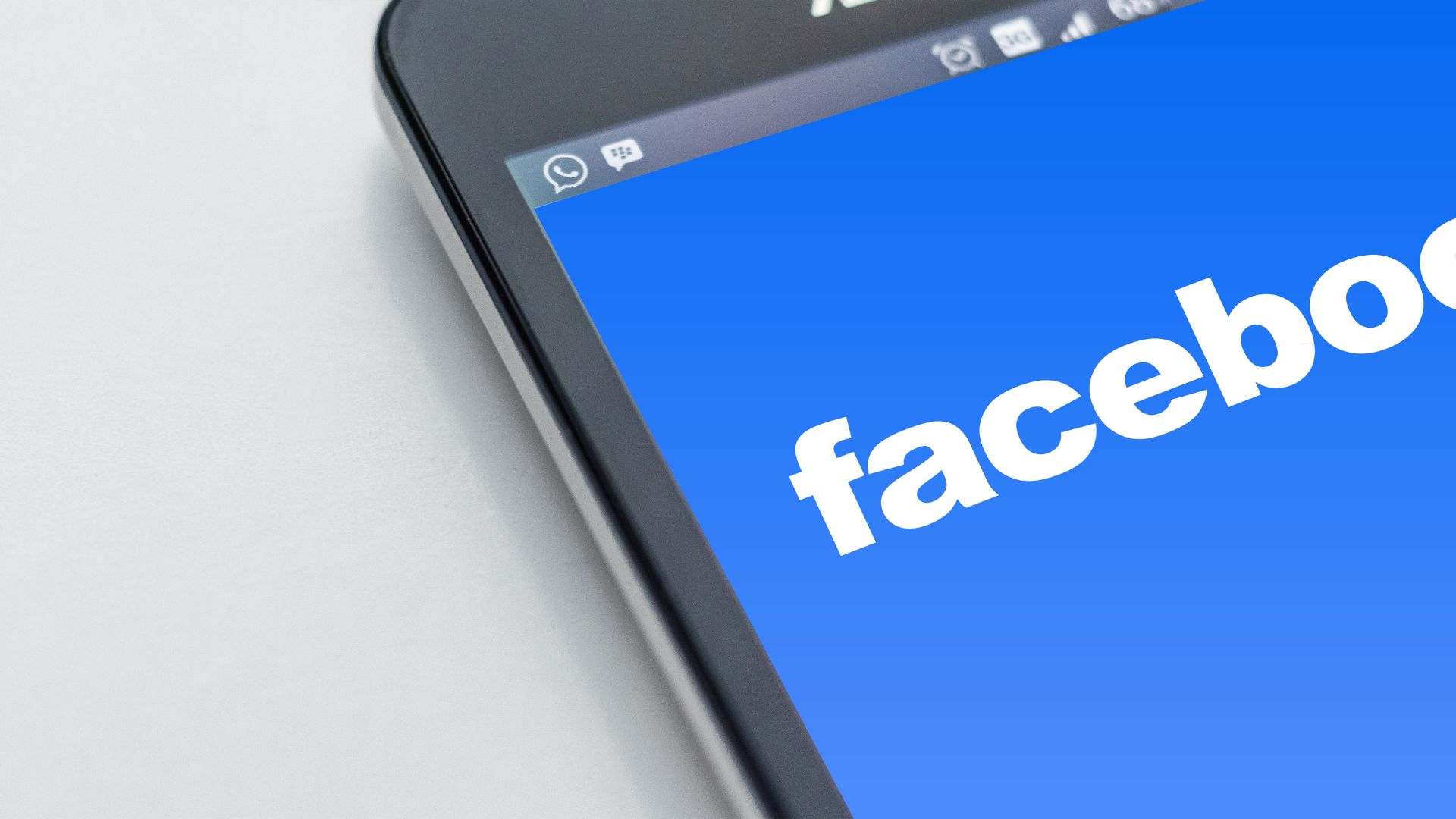 Facebook Việt Nam hotline số mấy? Cách liên hệ khi có sự cố